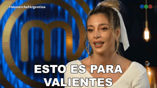 a woman says esto es para valientes in front of a masterchef logo