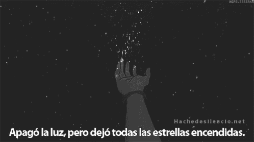 a black and white photo of a person 's hand with the words apago la luz pero dejo todas las estrellas encendidas