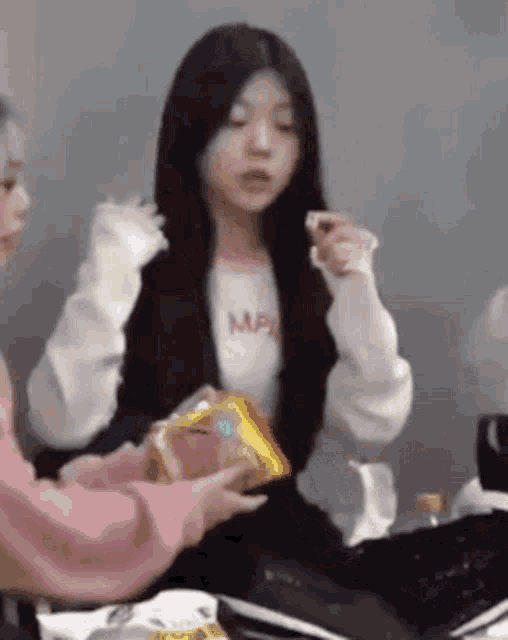 Kim Riwon Riwon Classy GIF - Kim Riwon Riwon Classy Riwon Eating GIFs