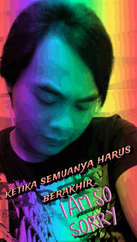 a man wearing a shirt that says ketika semuanya harus berakhir i am so sorry