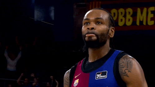 a basketball player wearing a jersey that says liga endesa on it