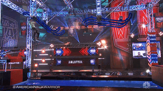 a stage with a sign that says " ualifiyin " on it