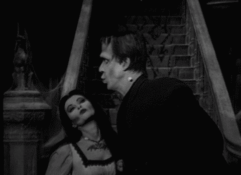 Besos GIF - Herman Munster Lily GIFs