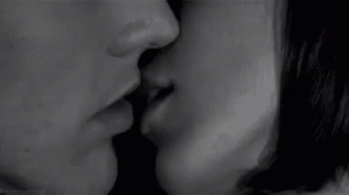 Sweet Dreams Kissing GIF - Sweet Dreams Kissing Make Out GIFs