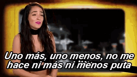 a woman is standing in front of a sign that says uno mas uno menos no me hace ni más ni menos puta