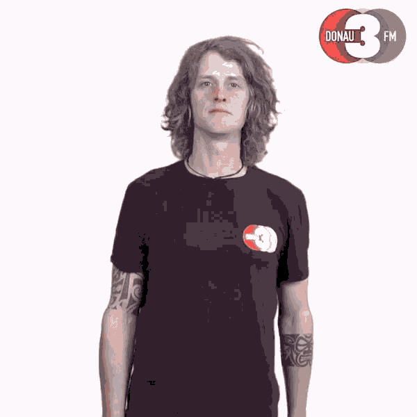 a man wearing a black shirt that says donau 3 fm on it