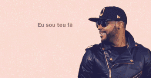 a man wearing sunglasses and a hat says eu sou teu fa