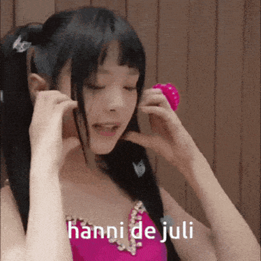 a girl in a pink dress with the words hanni de juli on the bottom right