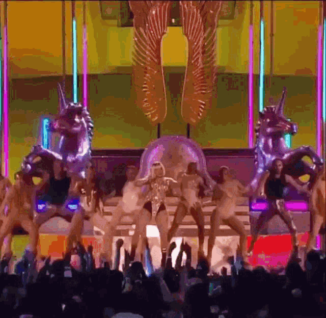 Nicki Minaj Dancing GIF - Nicki Minaj Dancing Rokeitup GIFs