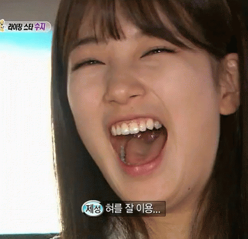 수지 웃음 폭소 박장대소 빵터짐 개웃겨 웃김 ㅋㅋㅋ 졸잼 개잼 개웃 GIF - Suzy Lol Lmao GIFs