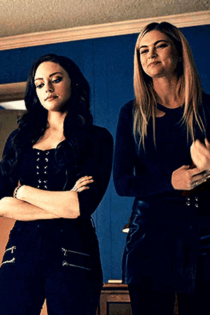Hope Mikaelson Lizzie And Hope GIF - Hope Mikaelson Lizzie And Hope Hope And Lizzie GIFs