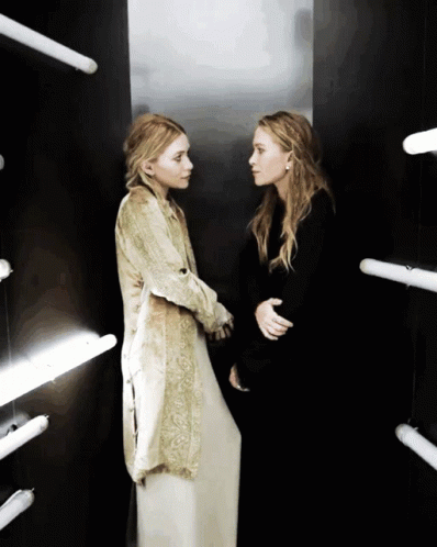 Mary Kate And Ashley Olsen Met Gala GIF - Mary Kate And Ashley Olsen Met Gala Duo GIFs
