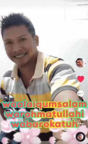 a man in a yellow and gray shirt is smiling with the words waalaikumsalam warohmatullah wabarokatuh