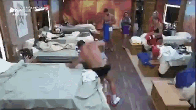 Lucas Viana A Fazenda GIF - Lucas Viana A Fazenda Roll Off Bed GIFs