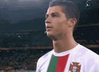 Ronaldo Escupiendo GIF - Escupitajo Escupida Escupir GIFs