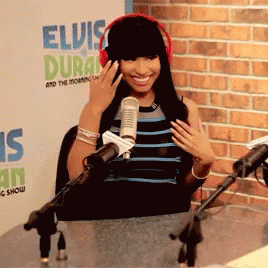 Nicki Minaj Laugh GIF - Nicki Minaj Laugh Radio Show GIFs