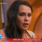 a woman is talking into a microphone on a television screen that says mas de una vez sus platos