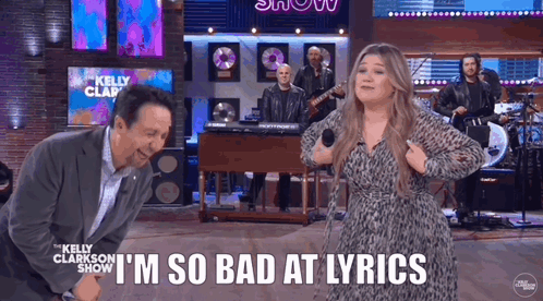 Kelly Clarkson Kelly Clarkson Show GIF - Kelly Clarkson Kelly Clarkson Show Bad At Remembering Lyrics GIFs