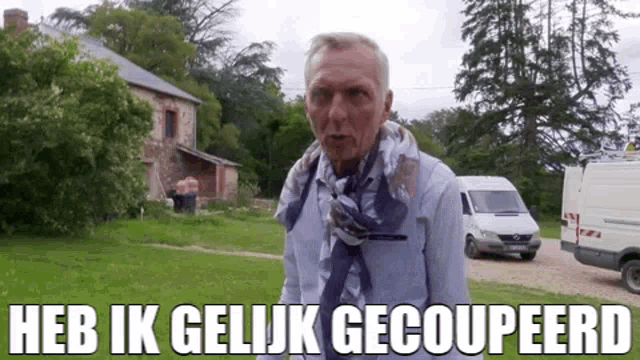 a man with a scarf around his neck is standing in front of a white van with the words heb ik geluk gecoupeerd below him