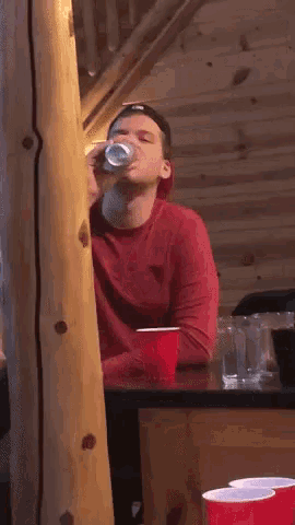 Drinking Beer Come On Over GIF - Drinking Beer Come On Over Come Here GIFs