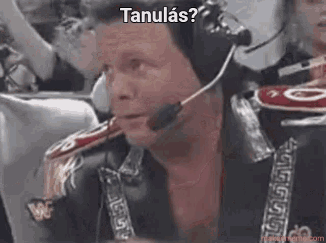 a man wearing a headset with the word tanulas written on it
