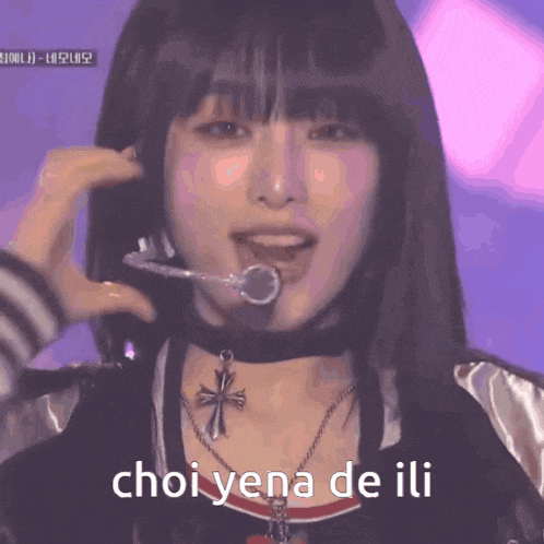 a close up of a woman with the words choi yena de ili on the bottom