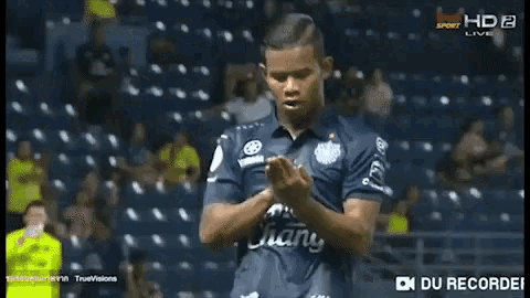 a soccer player wearing a shirt that says chang on the front