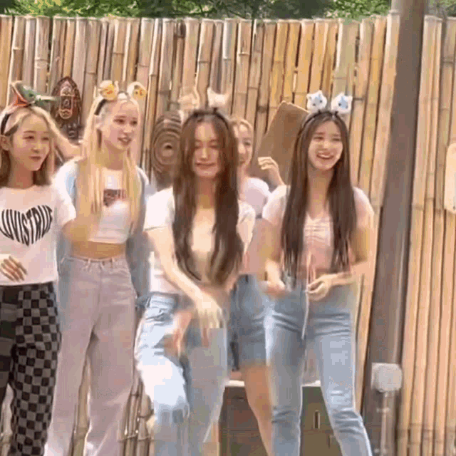 Seokepler Youngeun GIF - Seokepler Youngeun Youngeun Dance GIFs