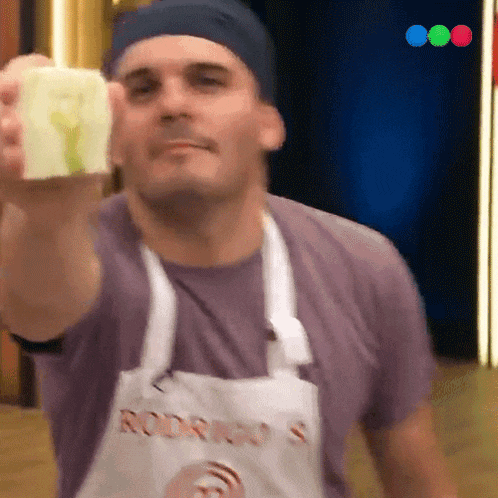 a man wearing an apron that says rodrigo s