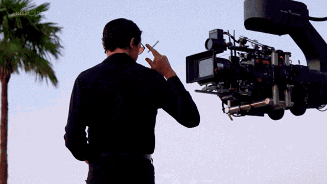 Matthew Goode The Offer GIF - Matthew Goode The Offer Robert Evans GIFs