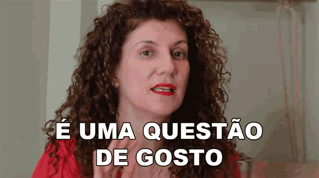 a woman with curly hair says " e uma questão de gosto " in a foreign language