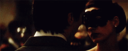 Anne Hathaway Catwoman GIF - Anne Hathaway Catwoman Kiss GIFs