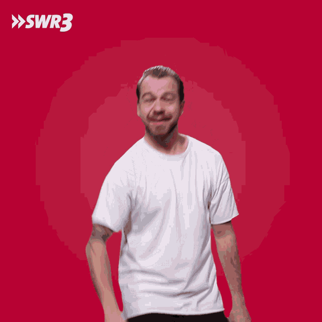 a man in a white t-shirt is holding a bottle of coca-cola in front of a swr3 logo