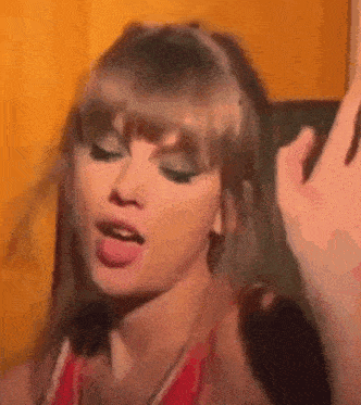 Saramiz Taylor Swift Dancing GIF - Saramiz Taylor Swift Dancing Taylor Swift Spotify GIFs