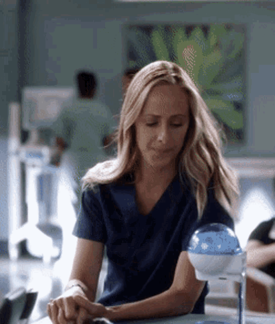 Greys Anatomy Teddy Altman GIF - Greys Anatomy Teddy Altman Hand Sanitizer GIFs