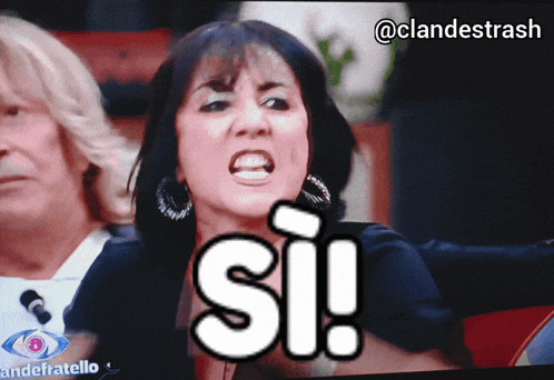 a woman is making a funny face and the word si is on the screen