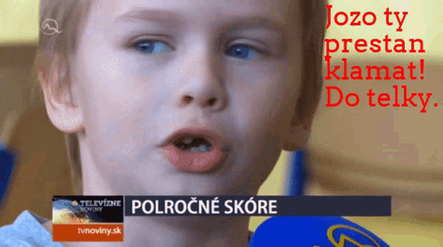 a young boy is talking in front of a tv advertisement that says polrocne skore