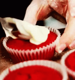 Cupcake Red Velvet GIF - Cupcake Red Velvet Cream GIFs