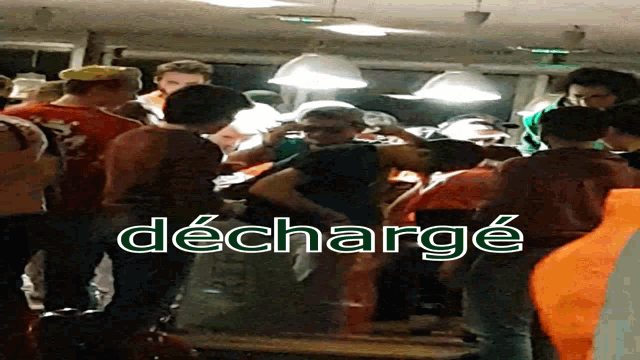 a group of people are gathered in a room and the word decharge is visible