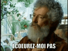 a man with a beard and glasses says ecoeurez-moi pas .