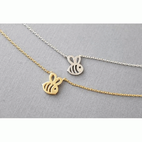 Bumble Bee Necklace Pendant GIF - Bumble Bee Necklace Pendant GIFs