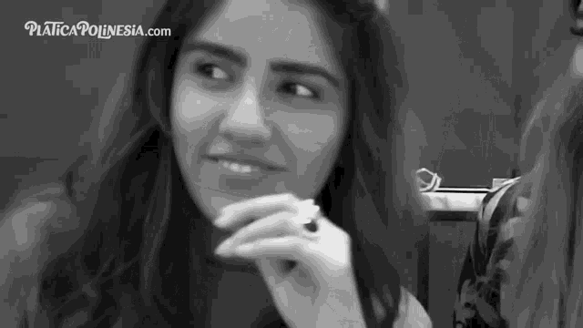 a black and white photo of a woman with the website piaticapolynesia.com visible
