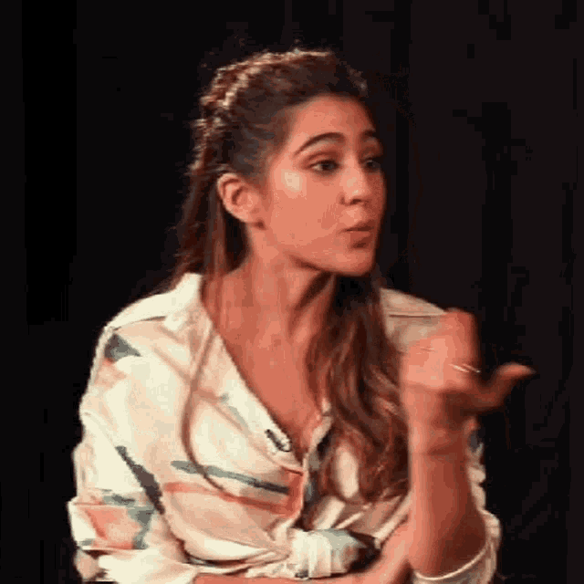 Saraalikhan GIF