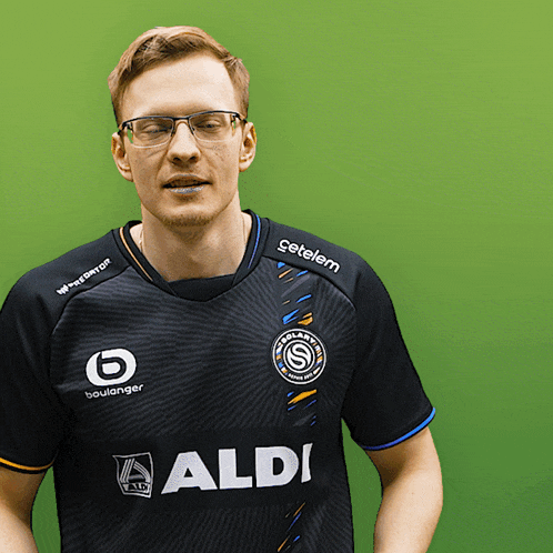 a man wearing glasses and a black shirt that says aldi