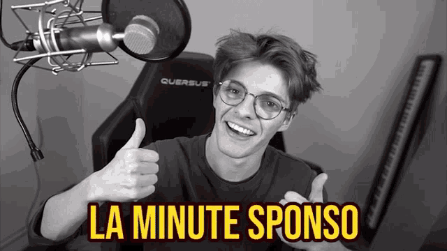 a young man giving a thumbs up in front of a microphone with the words la minute sponso written below him