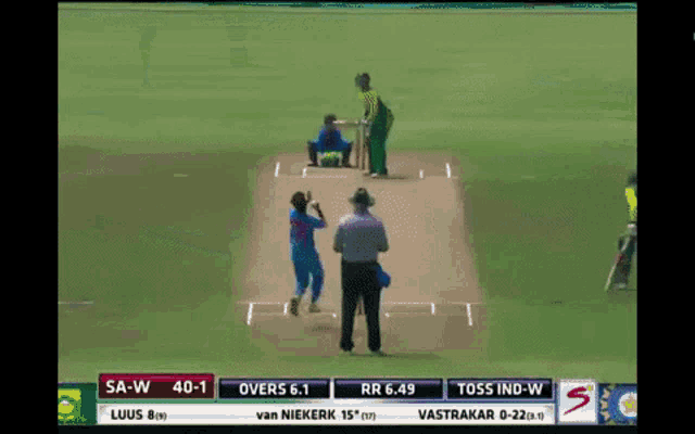a cricket match between sa-w and toss india-w