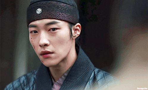 a close up of a man wearing a headband with the word hongoha on it