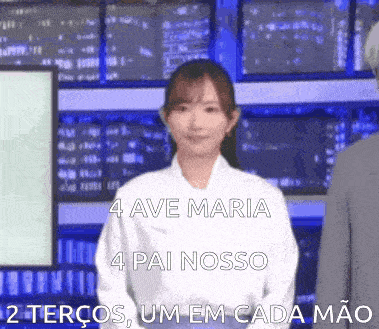 a woman in a white shirt is standing in front of a screen that says 4 ave maria 4 pai nosso 2 terços