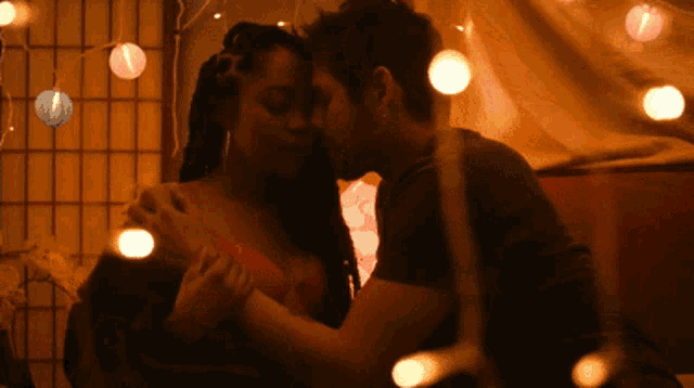 Diego Hargeeves Kissing GIF - Diego Hargeeves Kissing Making Out GIFs