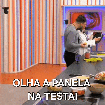 a man and woman in a kitchen with the words olha a panela na testa written on the bottom